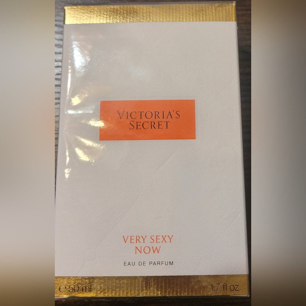 NWT!! Victoria's Secret Very Sexy Now Eau de Parfum 1.7 FL oz